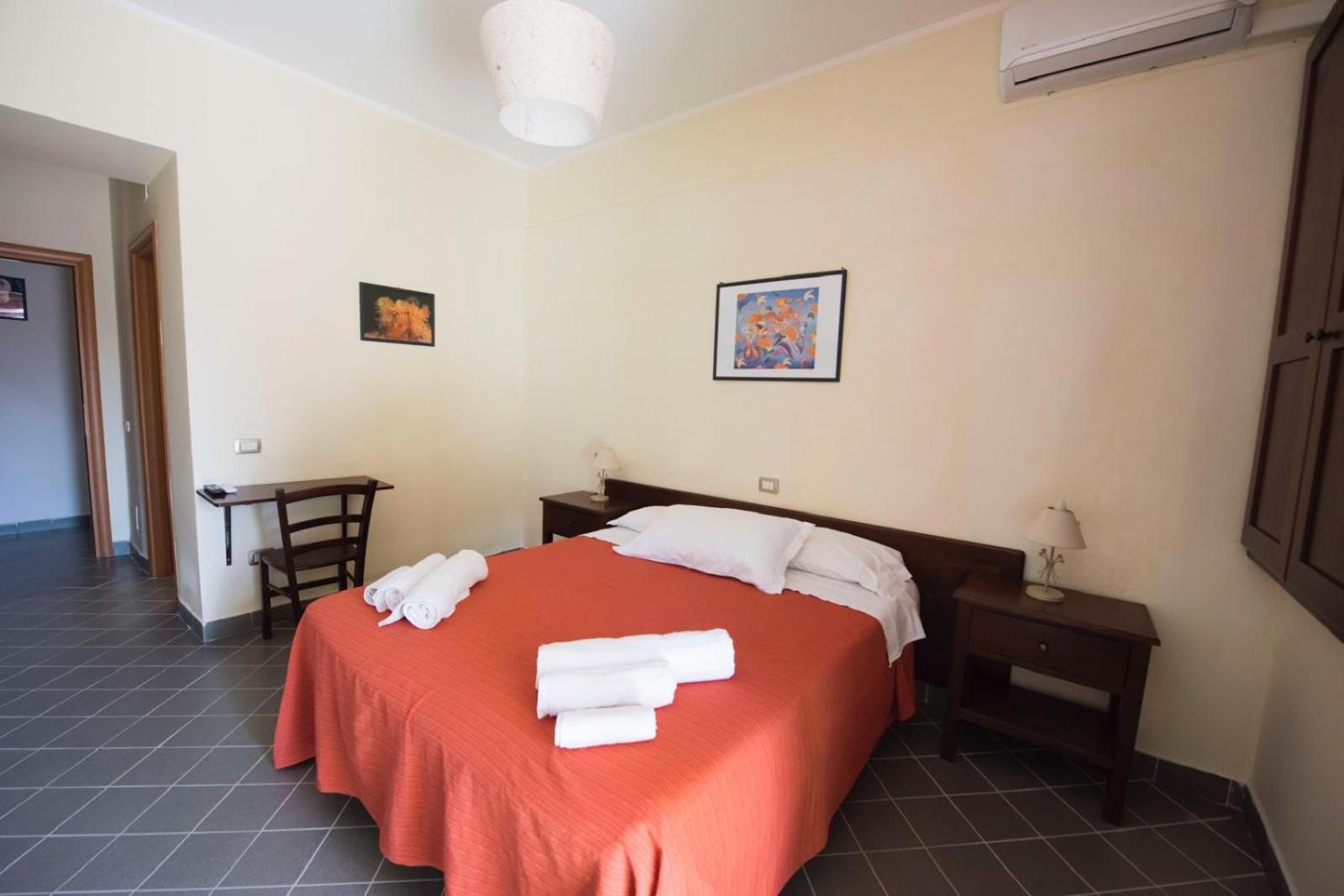 B&B Casa Cosmano 브란칼레오네 마리나 외부 사진