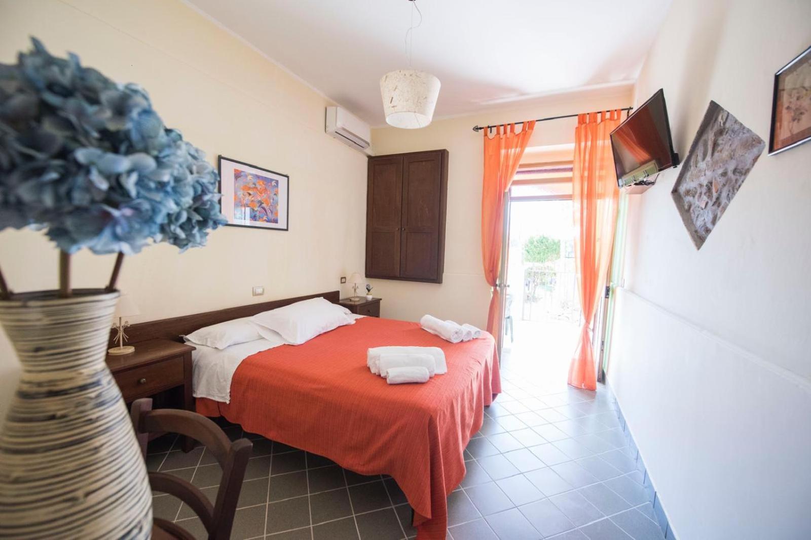 B&B Casa Cosmano 브란칼레오네 마리나 외부 사진