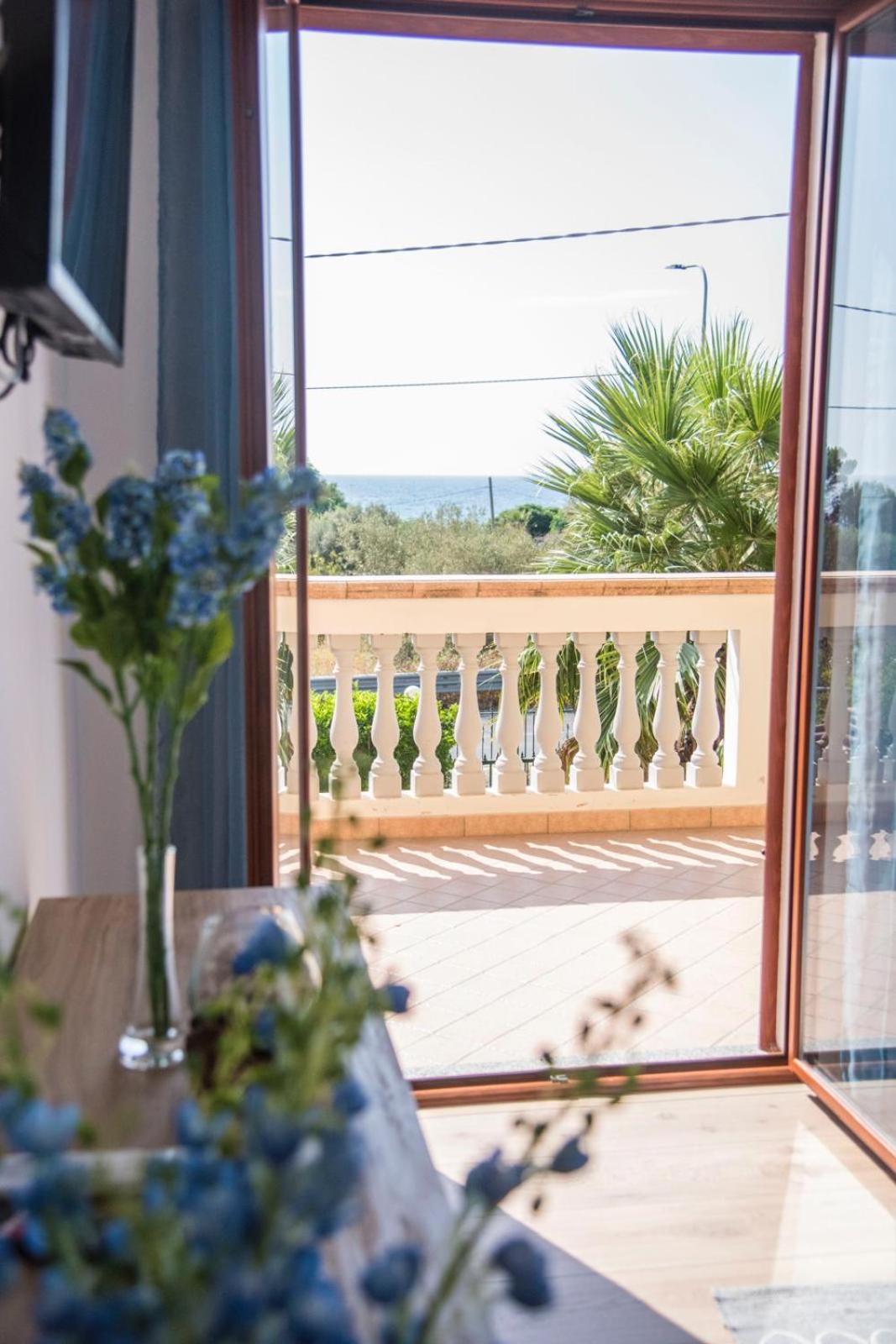 B&B Casa Cosmano 브란칼레오네 마리나 외부 사진