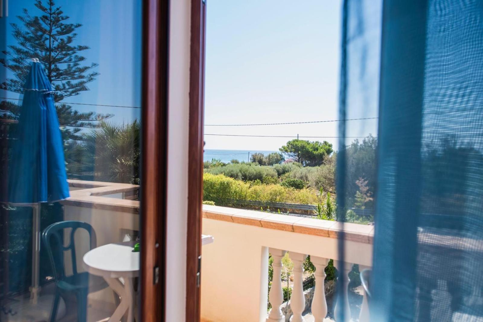 B&B Casa Cosmano 브란칼레오네 마리나 외부 사진