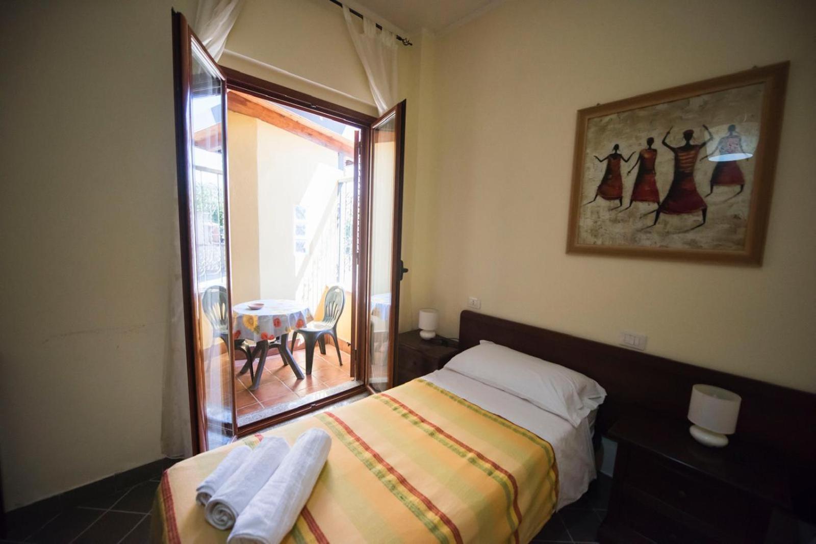 B&B Casa Cosmano 브란칼레오네 마리나 외부 사진